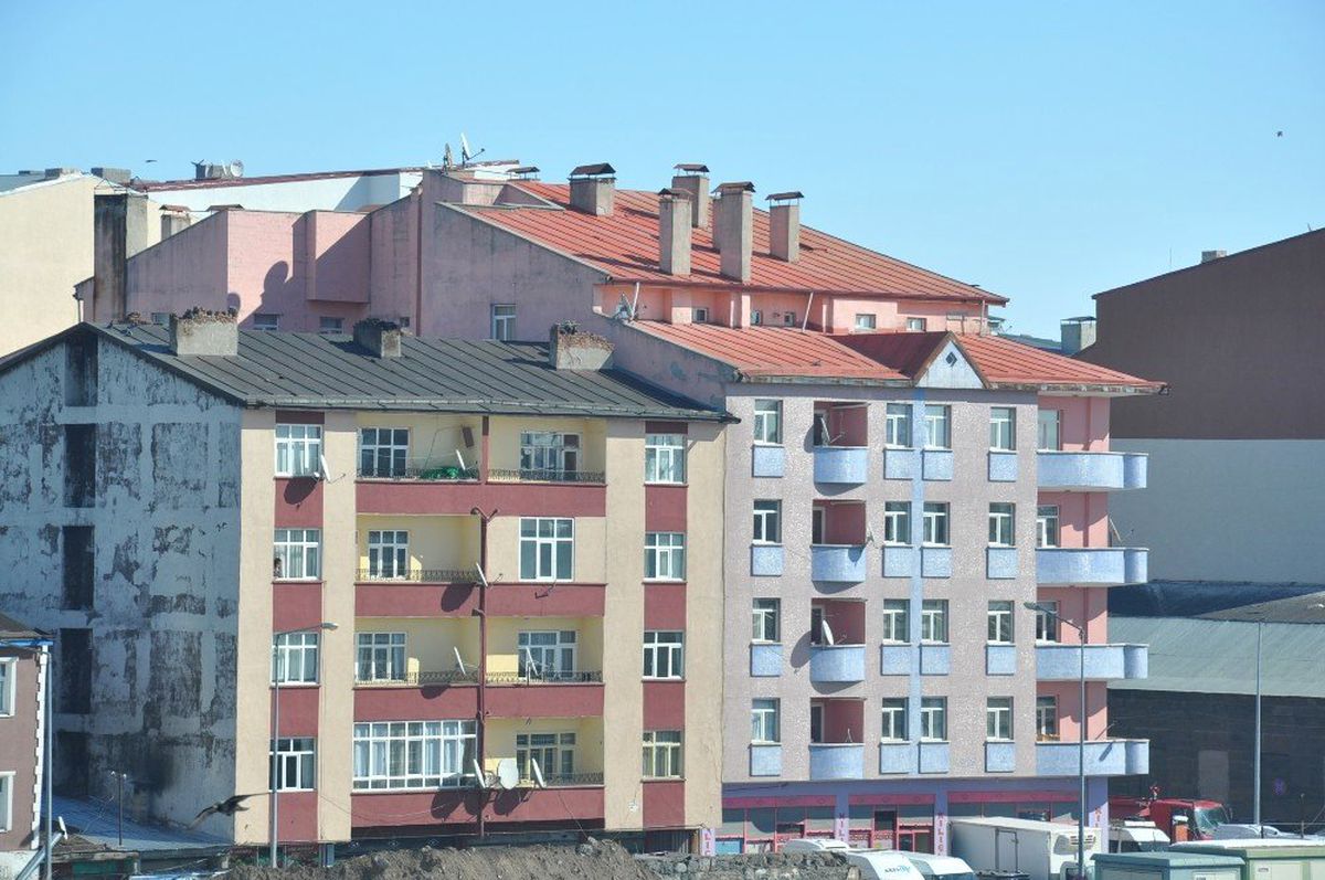 Kars\'ta Ev ve Daire Kiraları El Yakıyor
