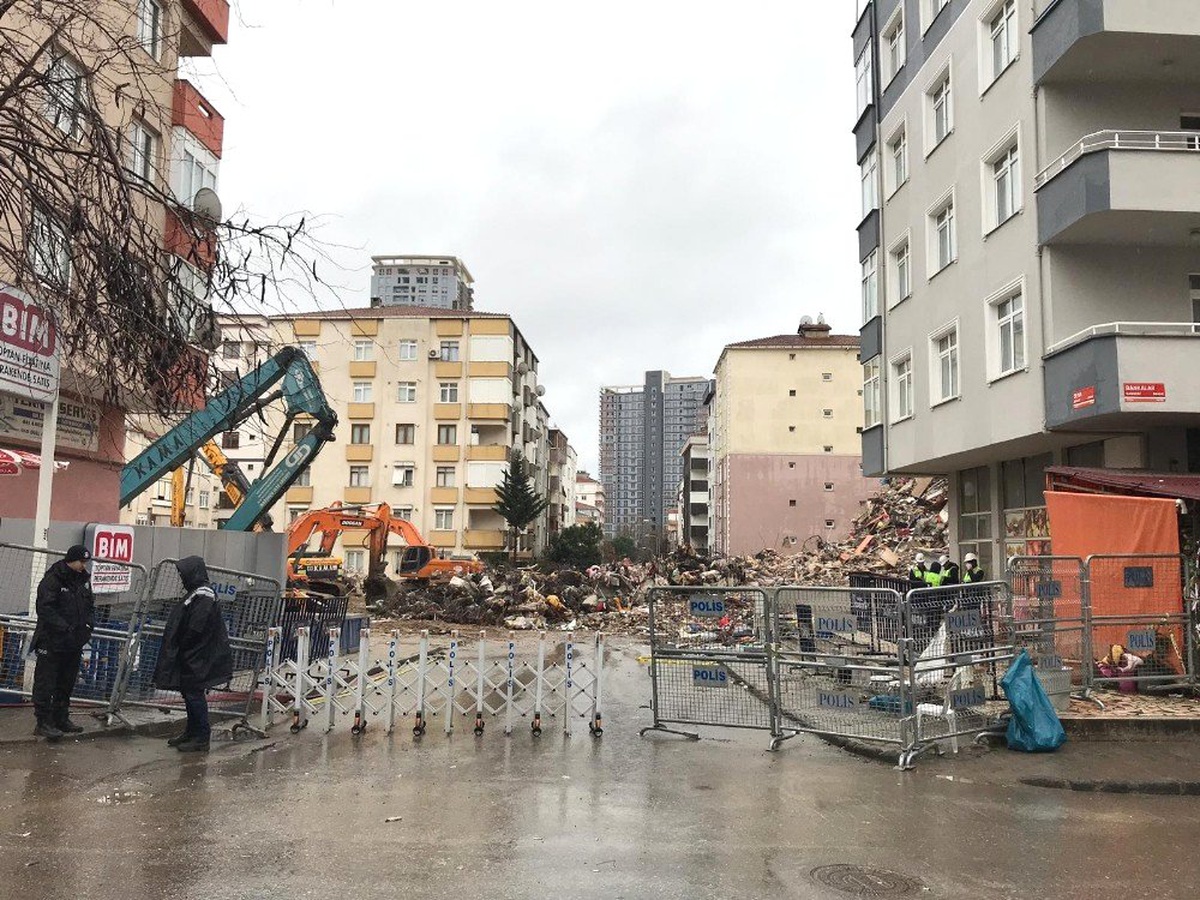 Kartal\'daki Yunus Apartmanı\'nda Yıkım Tamamlandı
