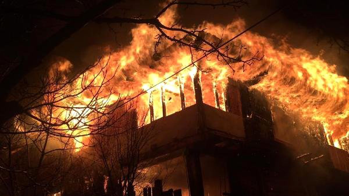 Kastamonu\'da Çıkan Yangında 2 Ev ve 2 Ahır Kül Oldu