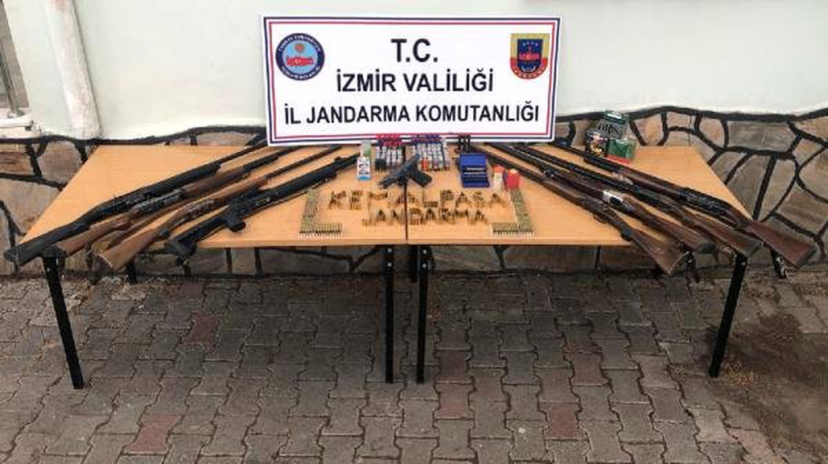 Kemalpaşa\'da Ruhsatsız Silah Operasyonu