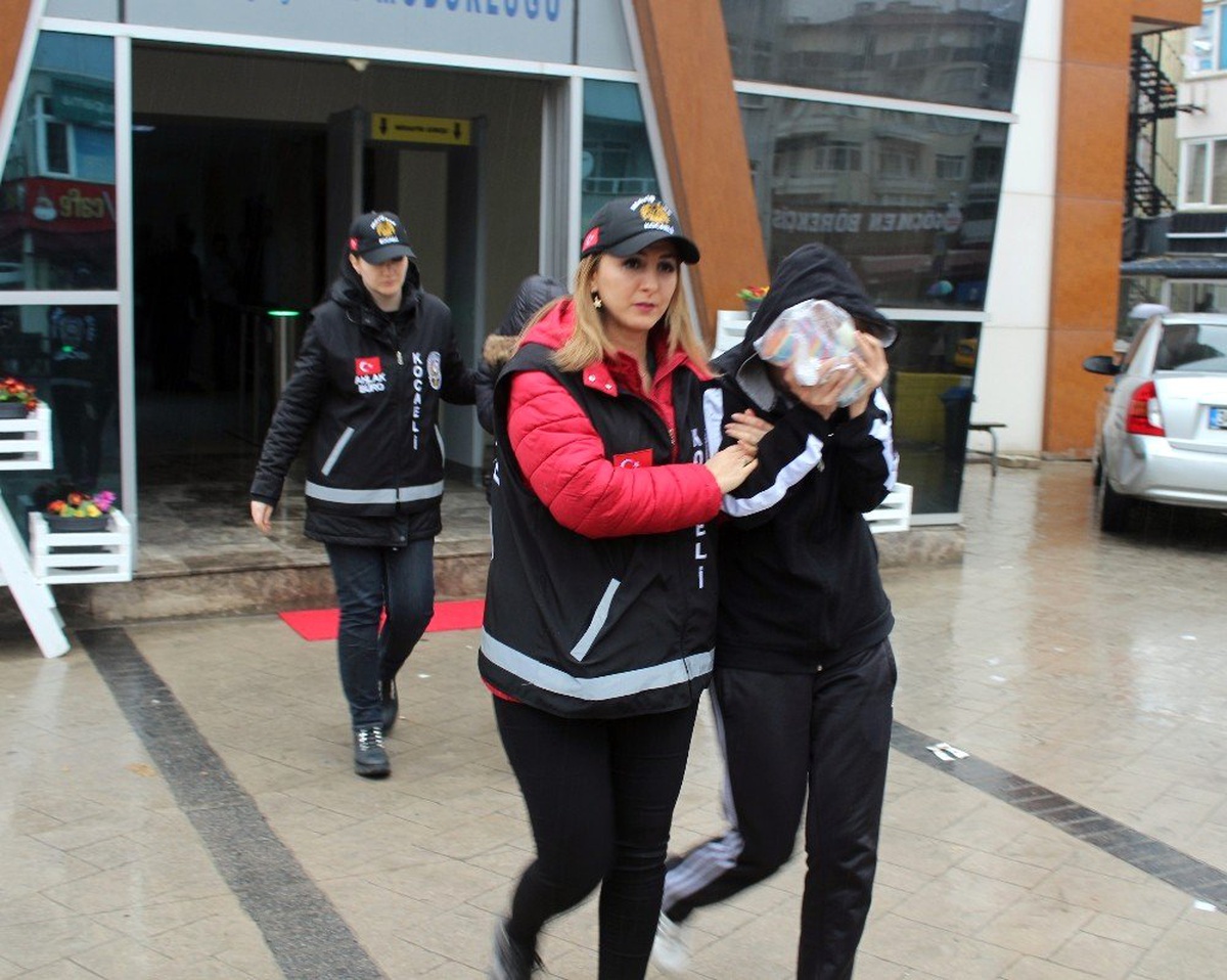 Kocaeli\'de Fuhuş Yaptırtan Ruhsatsız Otel Sahibi ve Çalışanı Tutuklandı