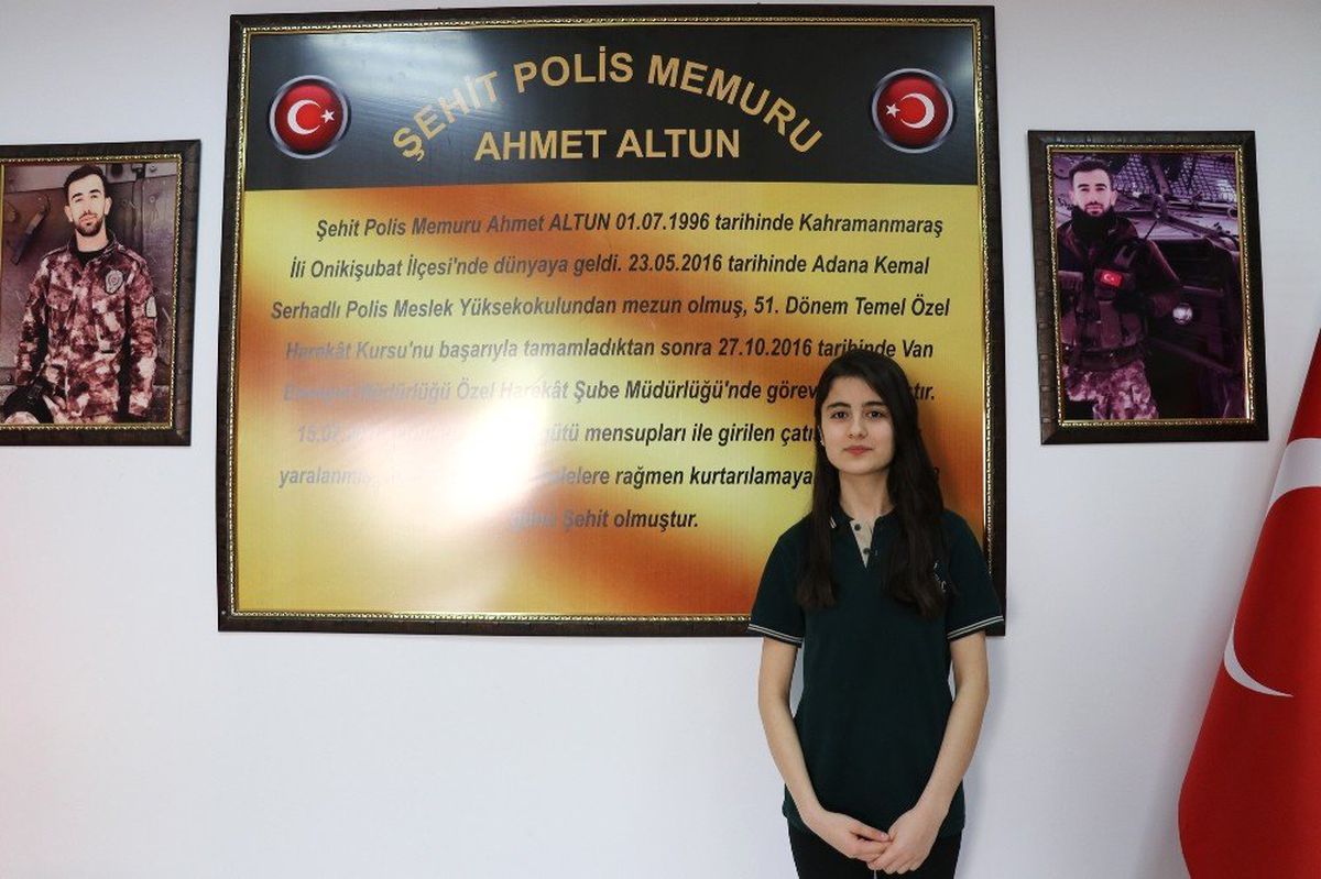 Liseli Öğrenciden Örnek Davranış
