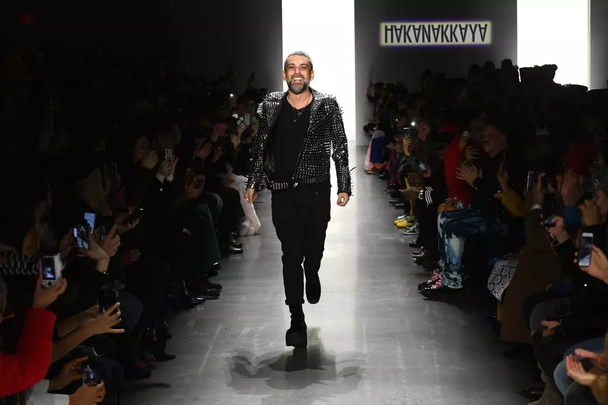 Modacı Hakan Akkaya Ve Dört Genç Modacı New York Fashion Week\'te