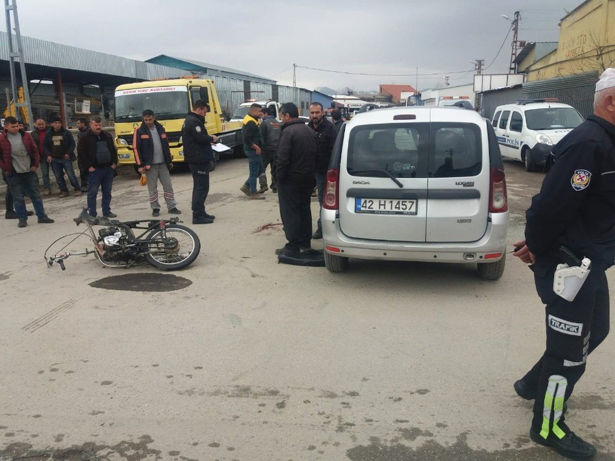 Motosiklet ile Hafif Ticari Araç Çarpıştı: 1 Yaralı