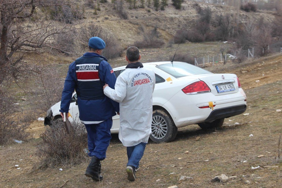 Nöbet Tutup Ağıla Gelen Hırsızları Vurdu: 1 Ölü, 2 Yaralı