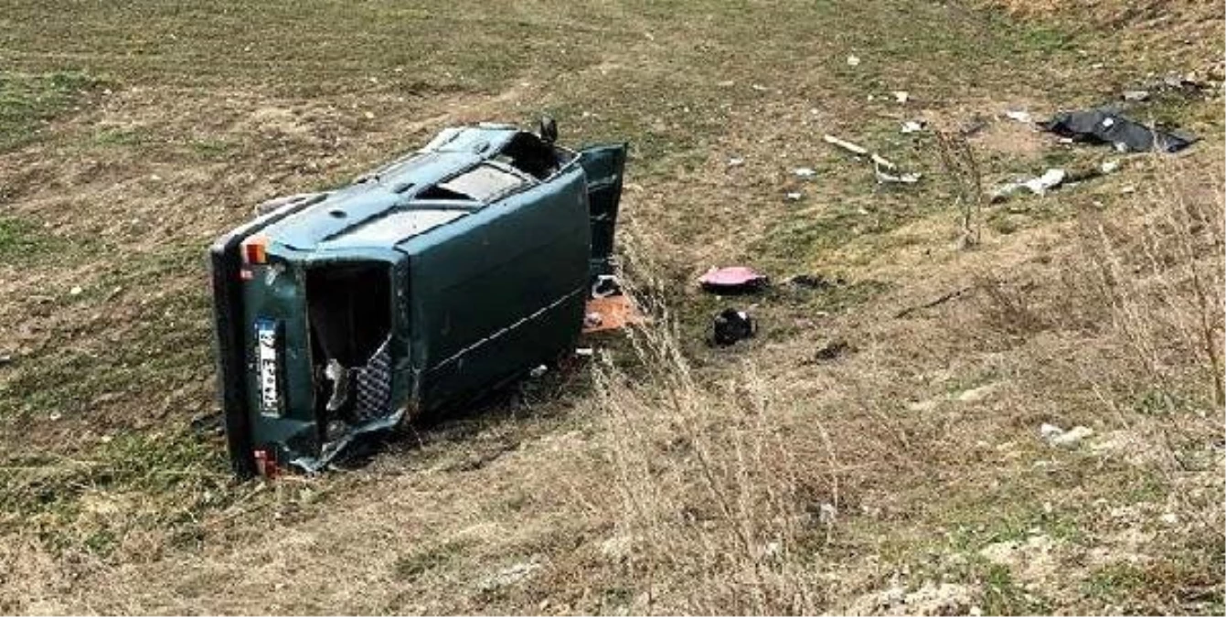 Otomobil Şarampole Yuvarlandı; Sürücü Yaralandı, Eşi Öldü