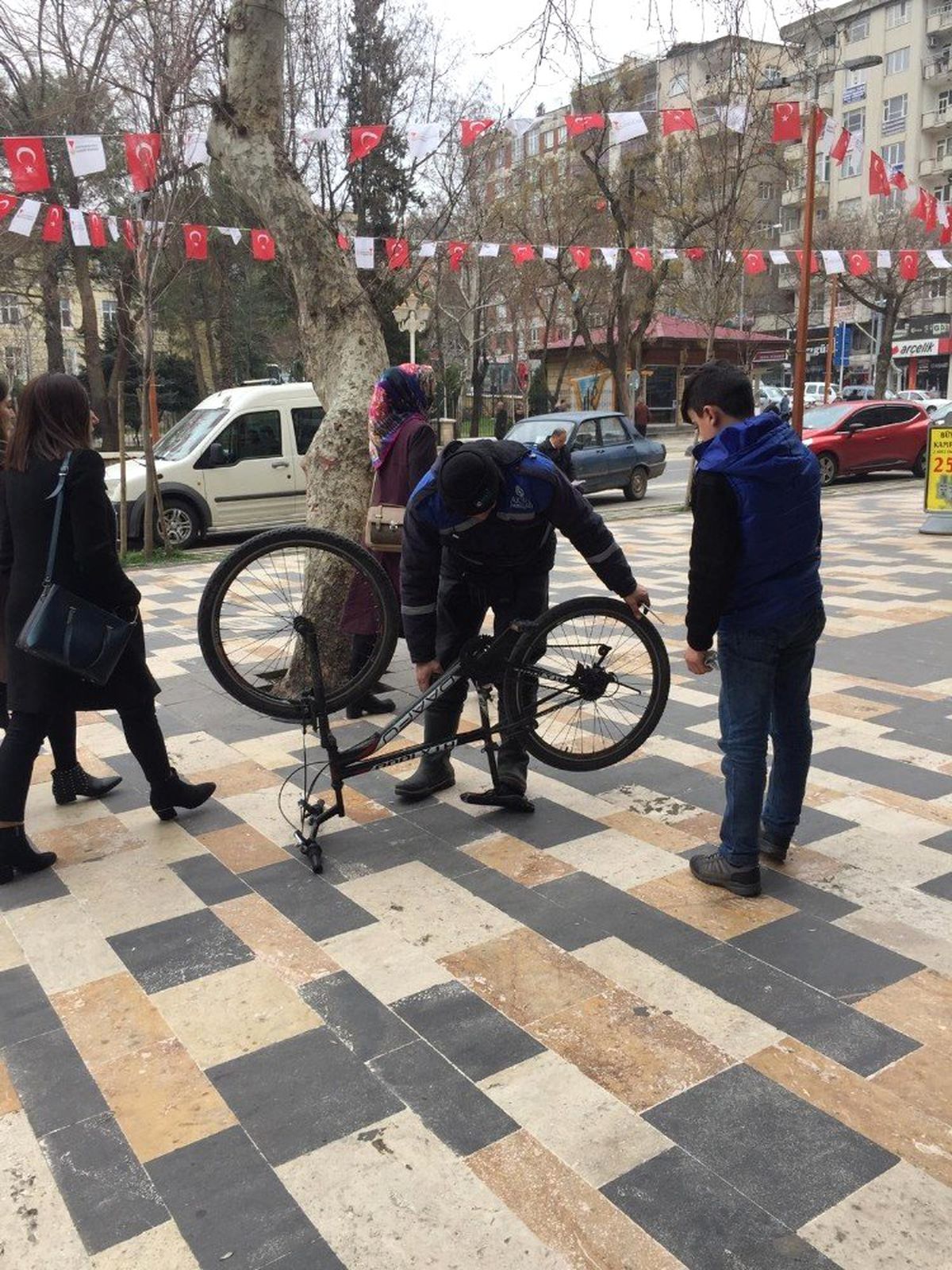 Parkomat Görevlisinden Örnek Davranış