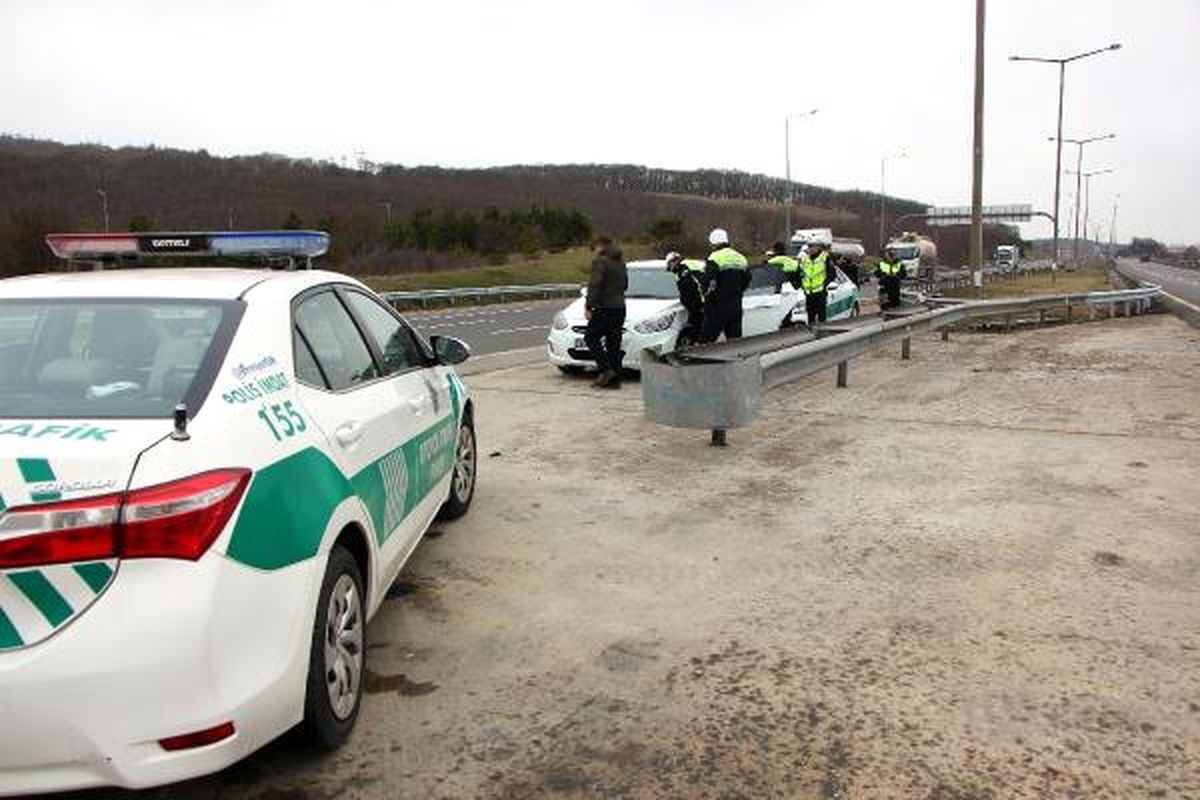 Polisten Kaçan Ehliyetsiz Sürücü, Yol Kapatılarak Yakalandı