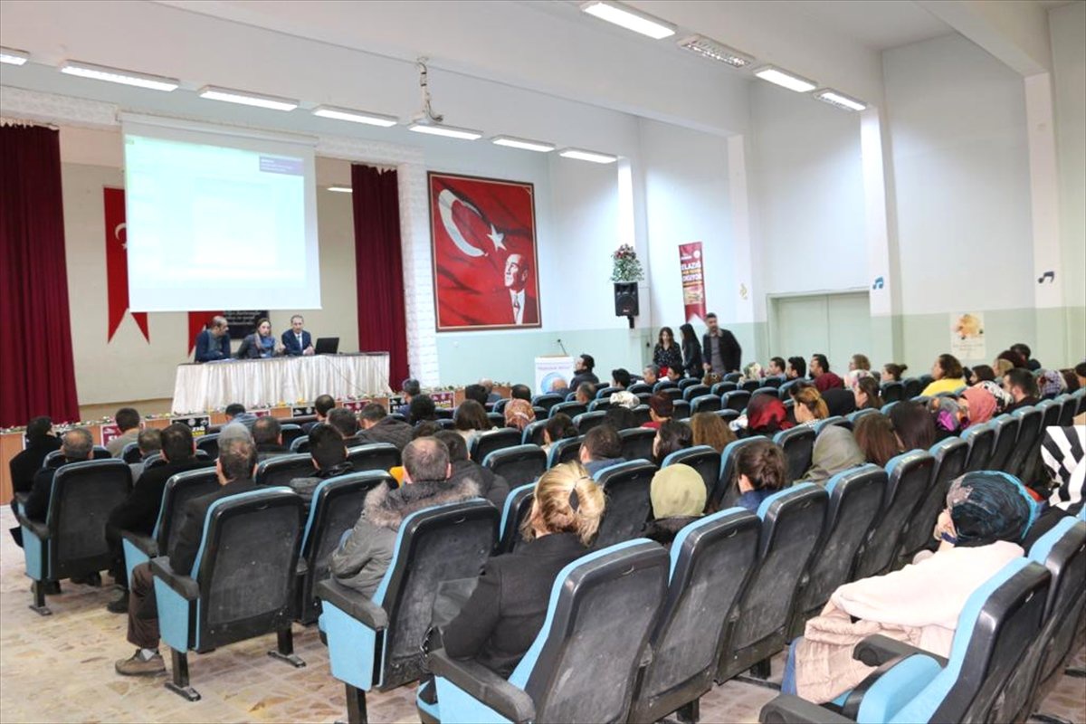 Rehber Öğretmenlere "Koruyucu Aile" Hizmeti Anlatıldı