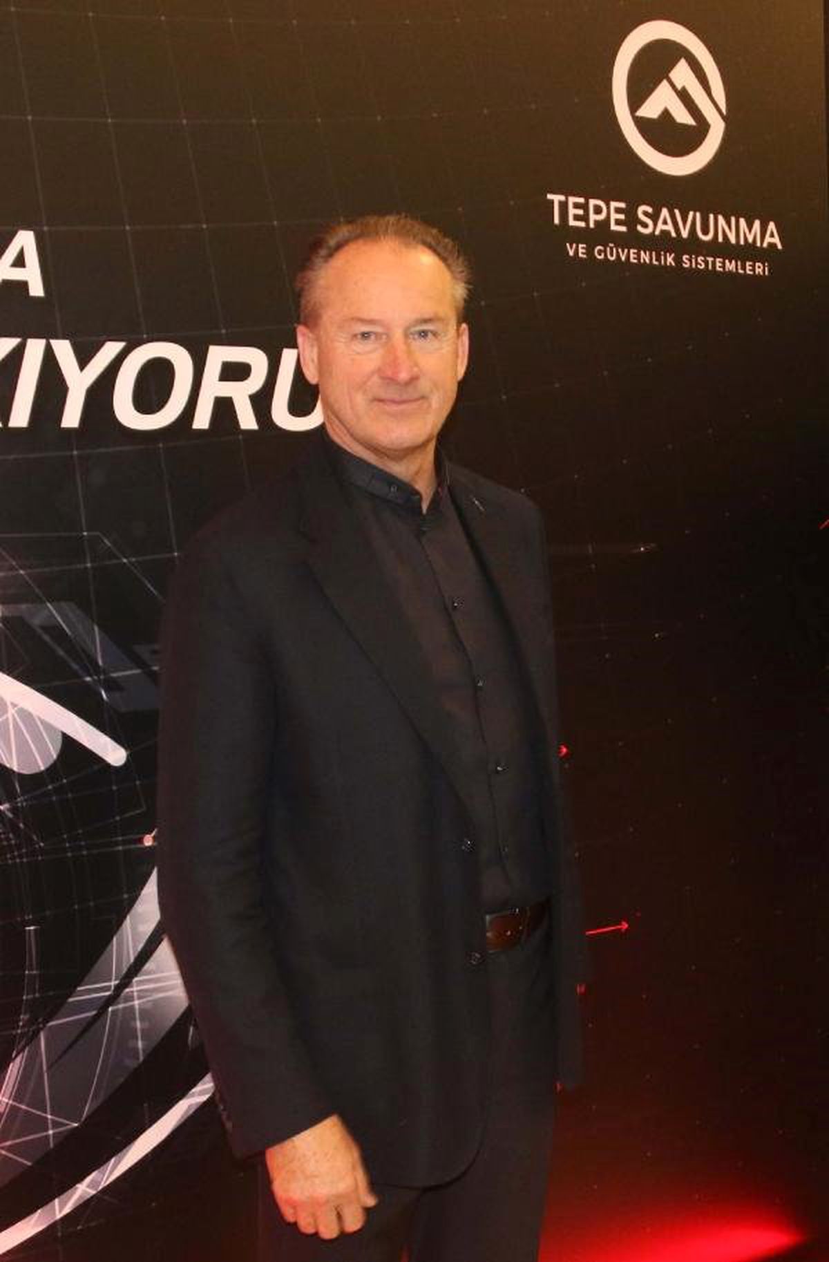 Rekortmen Pilot Borschberg: Sessiz, Çevreyi Kirletmeyen Yeni Nesil Uçaklar Geliyor