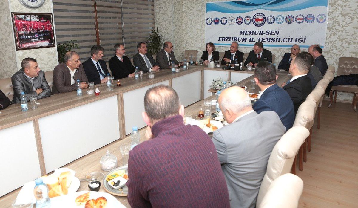 Rektör Çomaklı, Memur-Sen\'e Konuk Oldu