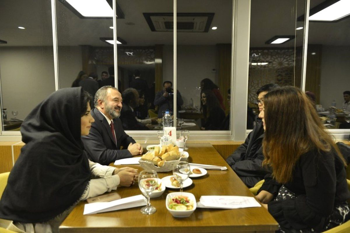 Rektör Çufalı, Uluslararsı Öğrencilerle Yemekte Buluştu