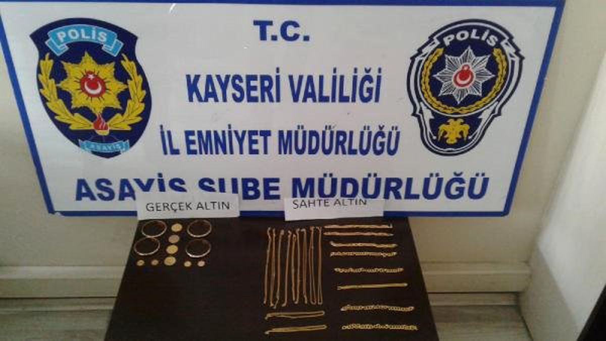 Sahte Altınlarla Kuyumcuları Dolandırdı