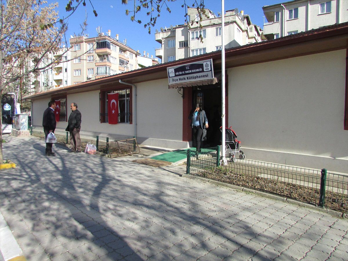 Sandıklı\'da Kütüphanenin Mesai Saati Uzatıldı