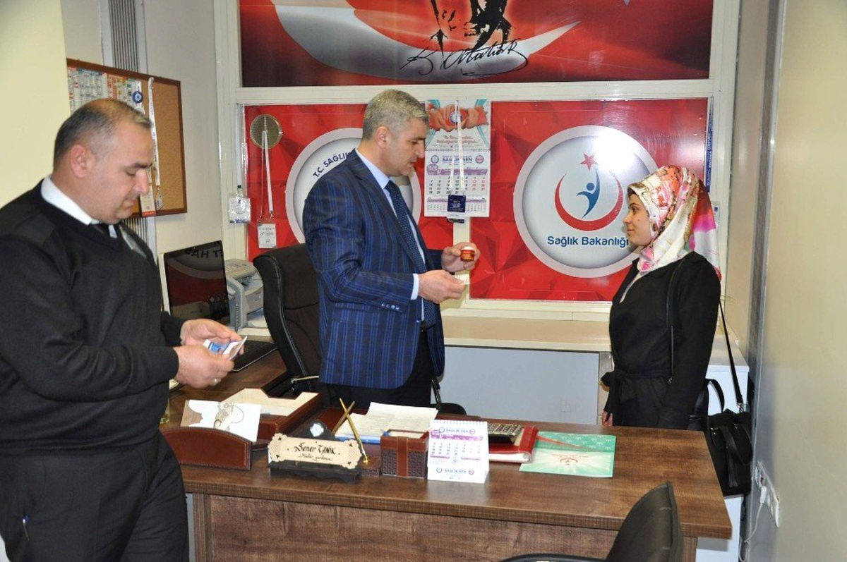Siirt\'te Güvenlik Görevlileri Buldukları Parayı Sahibine Teslim Etti