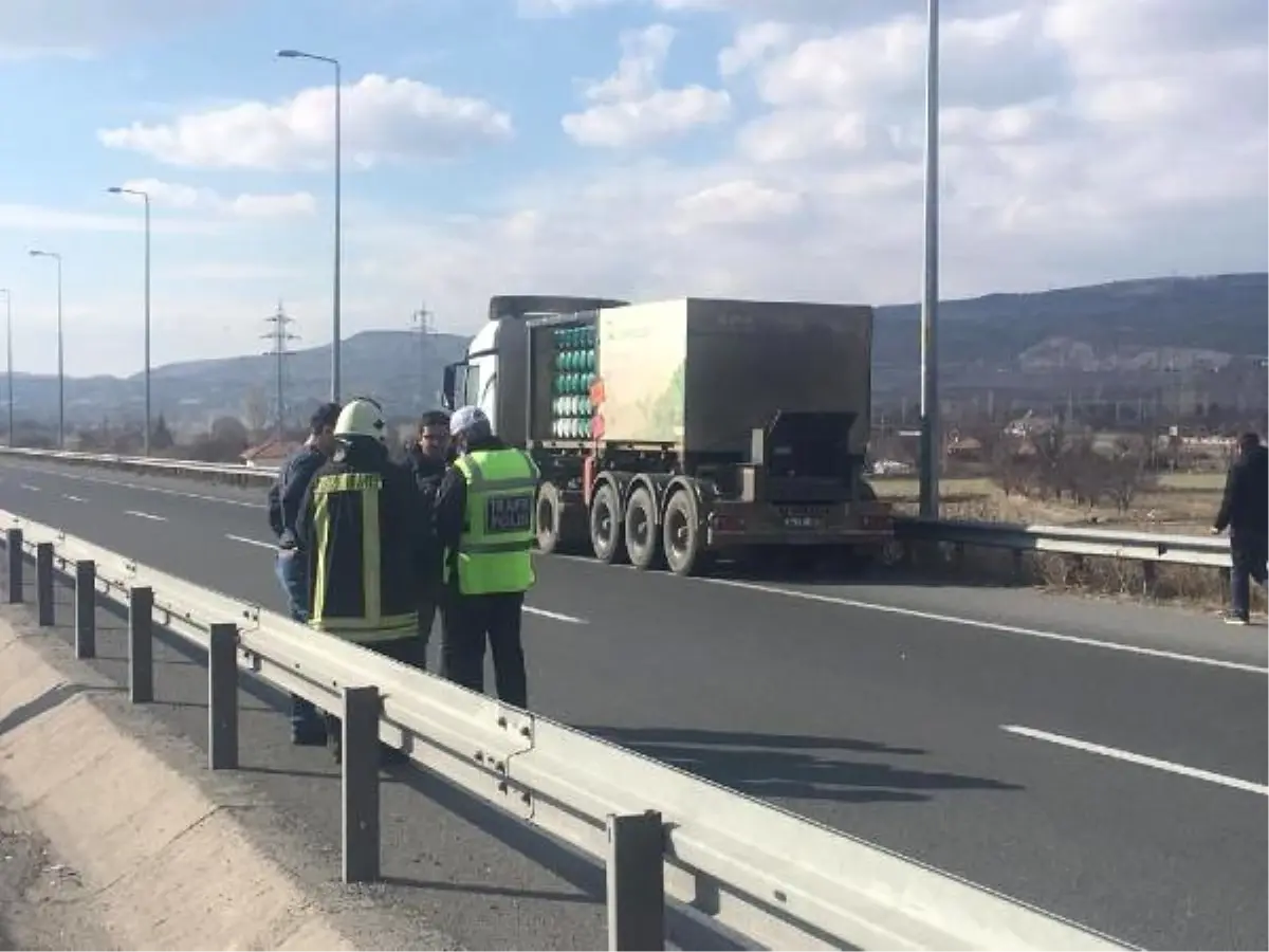 Sıkıştırılmış Doğal Gaz Tüpü Yüklü Tır\'da Kaçak Paniği