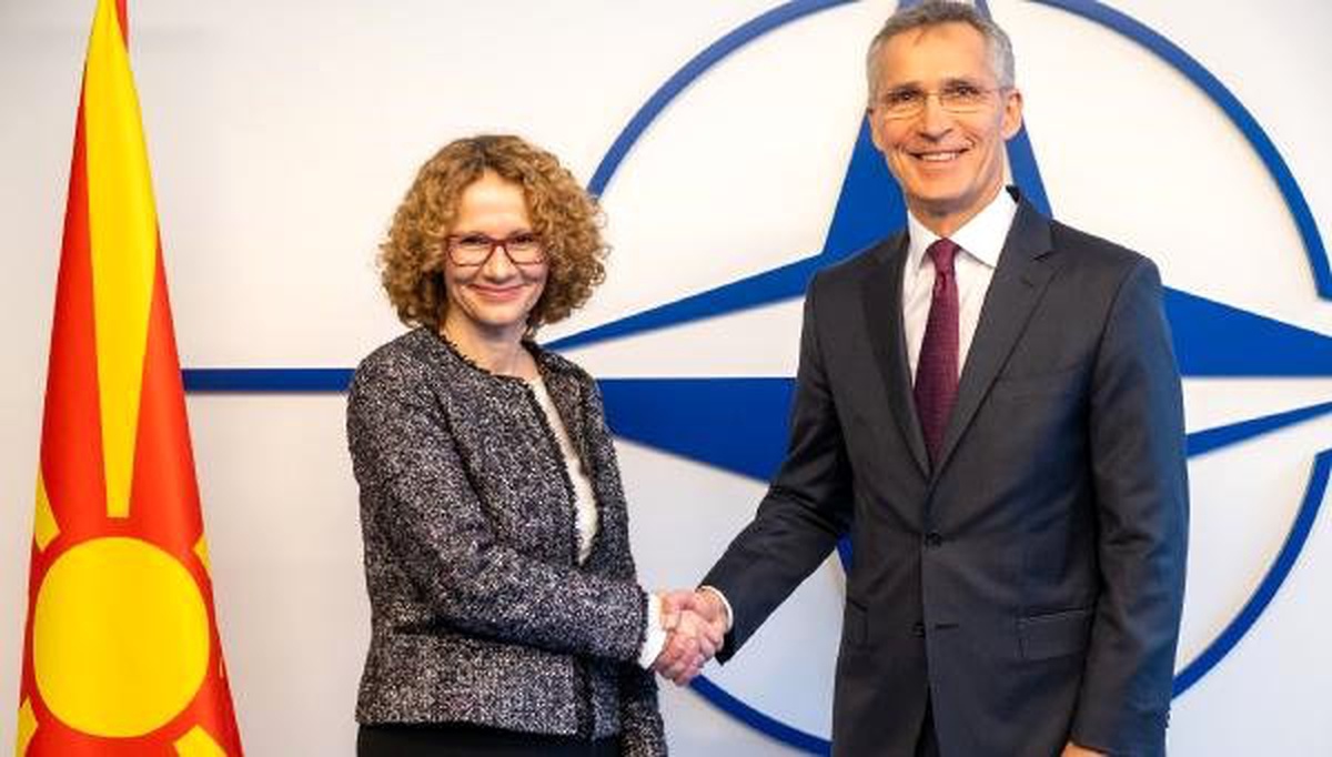 Stoltenberg, Kuzey Makedonya Savunma Bakanı Radmila Şekerinska\'yı Karşıladı