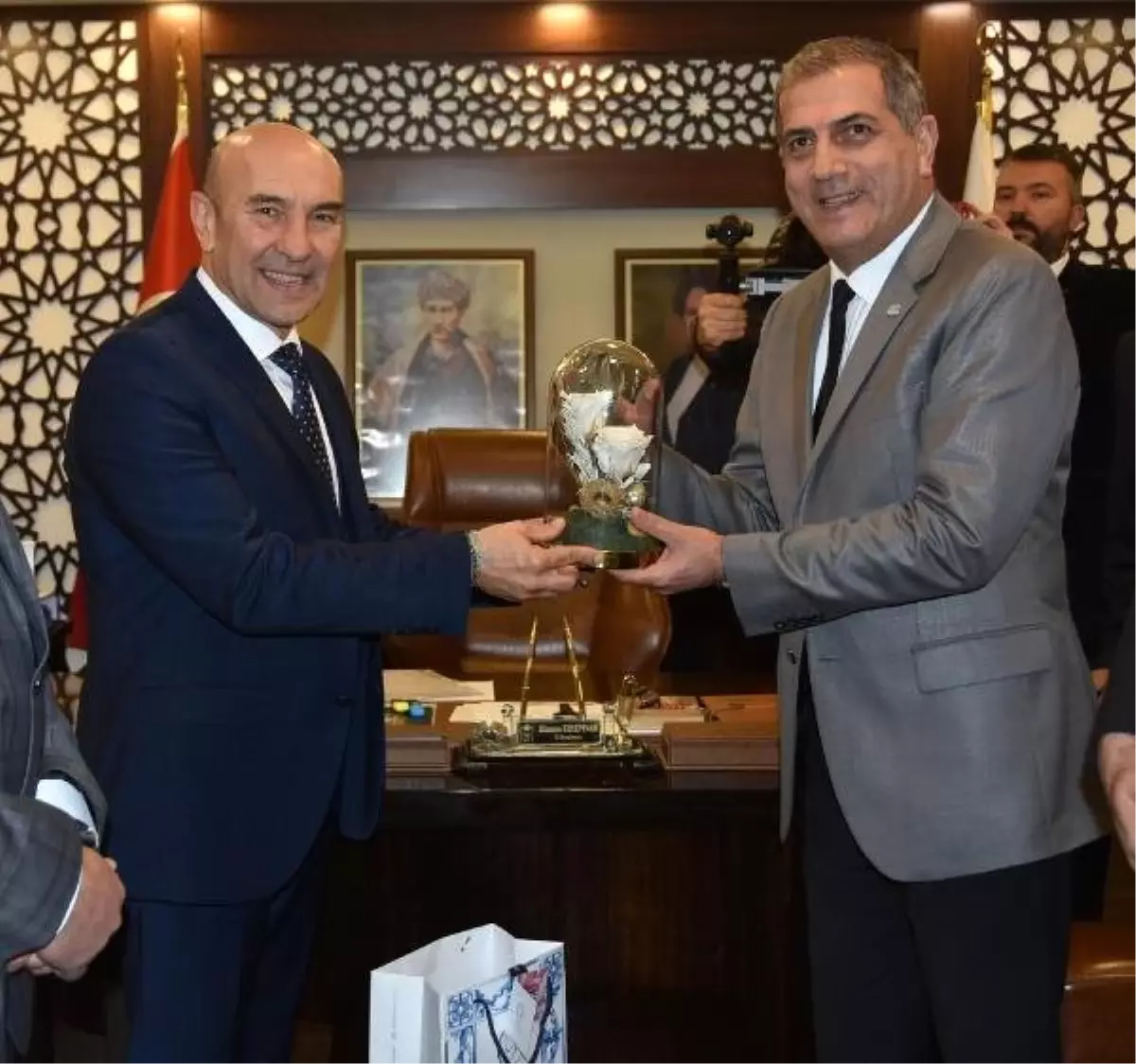 Tunç Soyer, İyi Parti İzmir İl Başkanlığı\'nı Ziyaret Etti