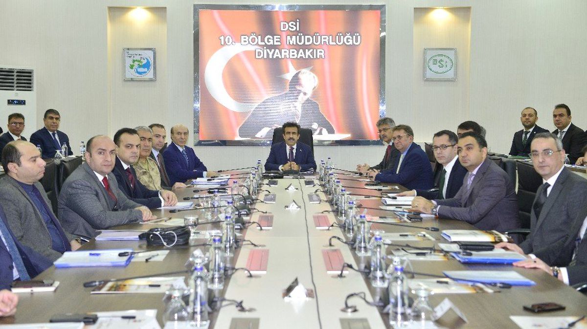 Vali Güzeloğlu, Bağımlılıkla Mücadele Toplantısına Başkanlık Etti