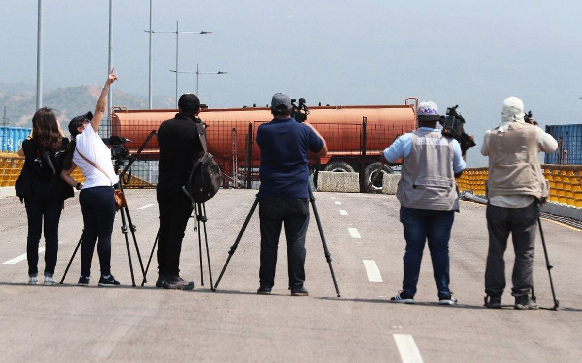 Venezuela\'da Juan Guaido\'dan İnsani Yardım Sözü