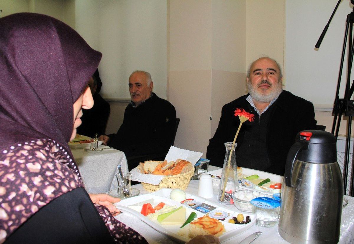 Yaşlı Çiftler 14 Şubat\'ı Kutlayıp Mutluluk Sırlarını Anlattı