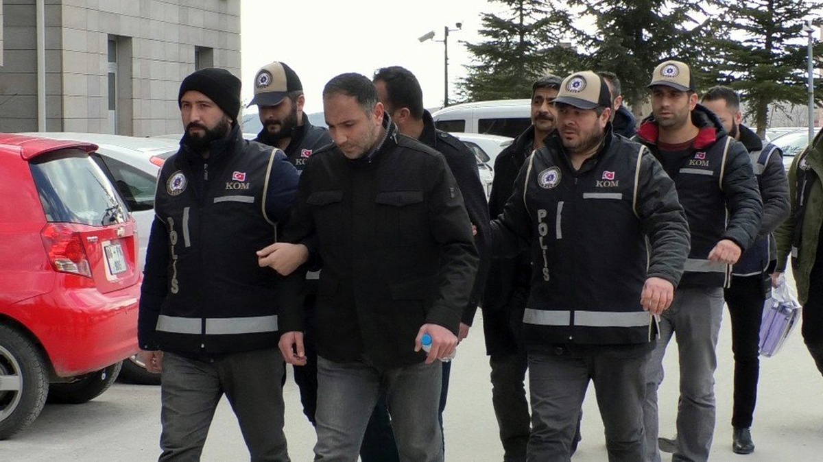 Yozgat\'ta Fetö\'den Gözaltına Alınan 9 Kişi Adliyeye Sevk Edildi