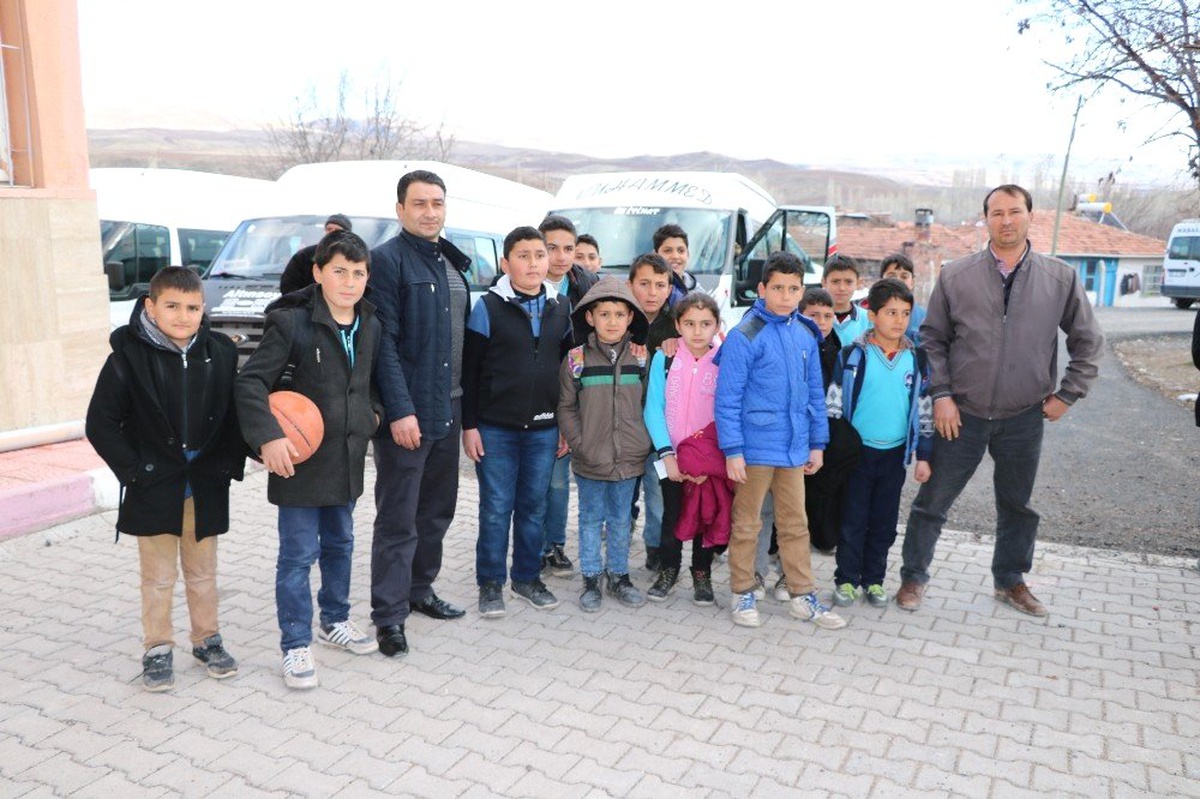 Yozgat\'ta Öğrencilerin Okul Servisi Tepkisi