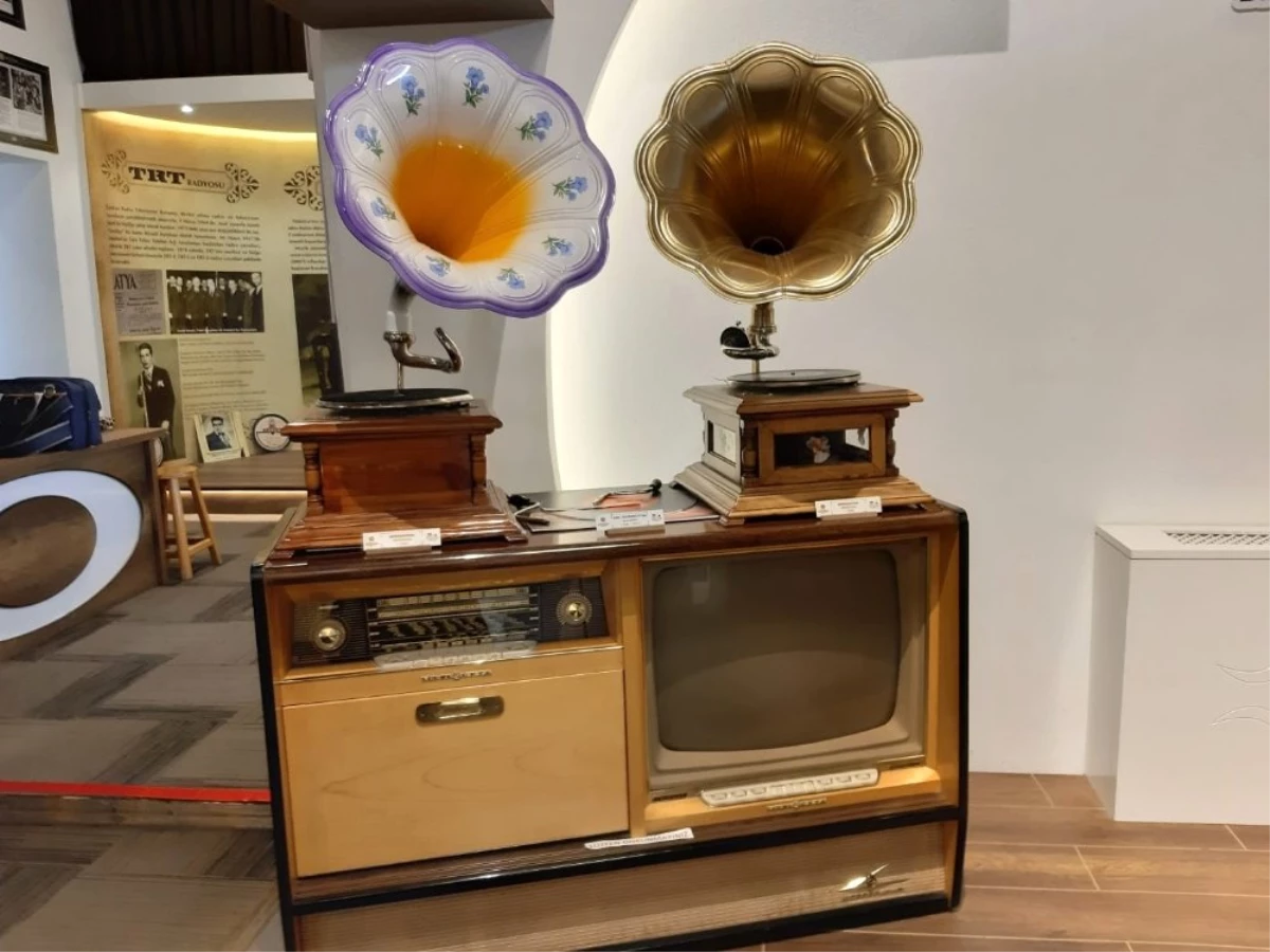 1800\'lü Yıllara Ait Gramofonların Yer Aldığı Müzeye Yoğun İlgi