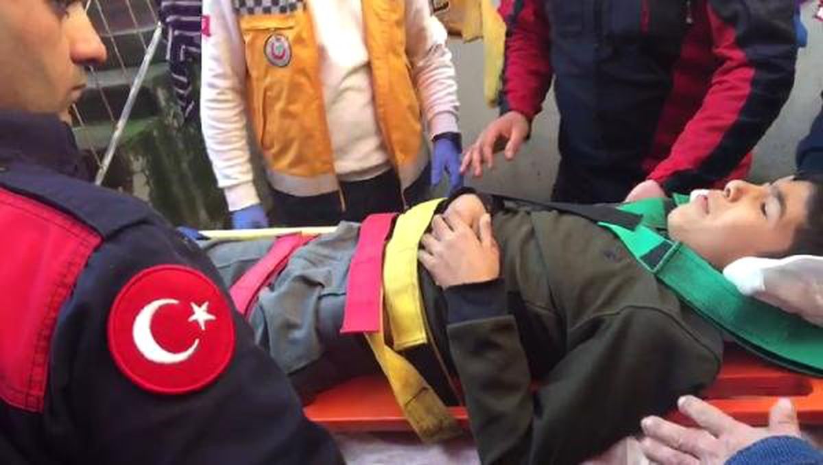2\'nci Katın Damından Boşluğa Düşen Çocuğu Cankur Ekipleri Kurtardı