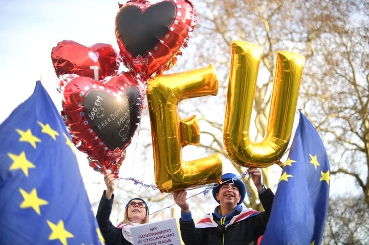40 Diplomat İngiltere Başbakanı May\'e Çağrıda Bulundu: ya Brexit\'i Geciktir ya da İkinci...