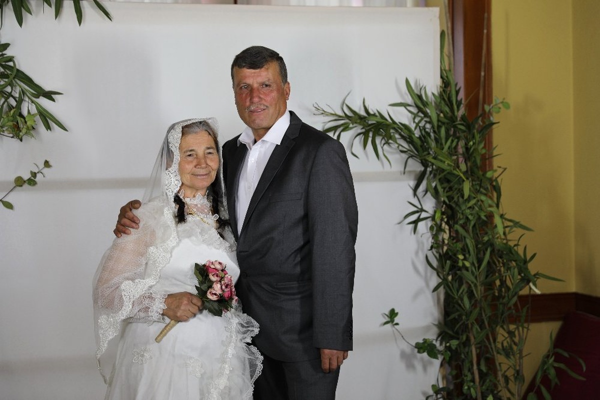 50 Yıl Sonra Sevgililer Günü\'nde Gelinlik Giydiler