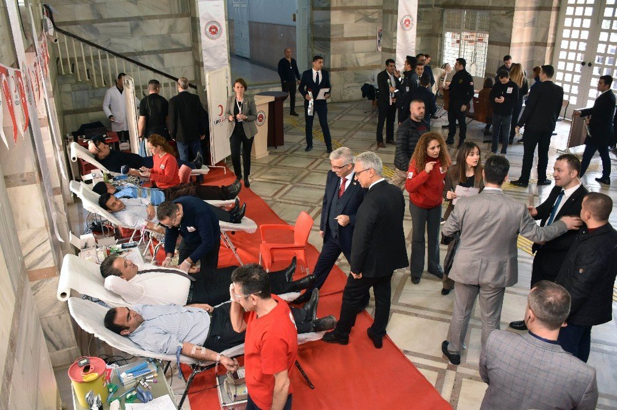 Adana Adliyesi\'nde Kan ve Kök Hücre Bağışı Kampanyası