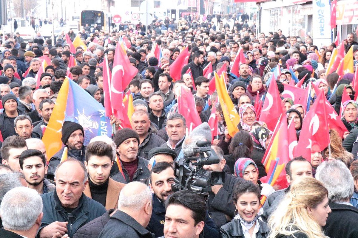 AK Parti Kırşehir Merkez Seçim Bürosu Açılışı, Bakan Pakdemirli\'nin Katılımıyla Yapıldı
