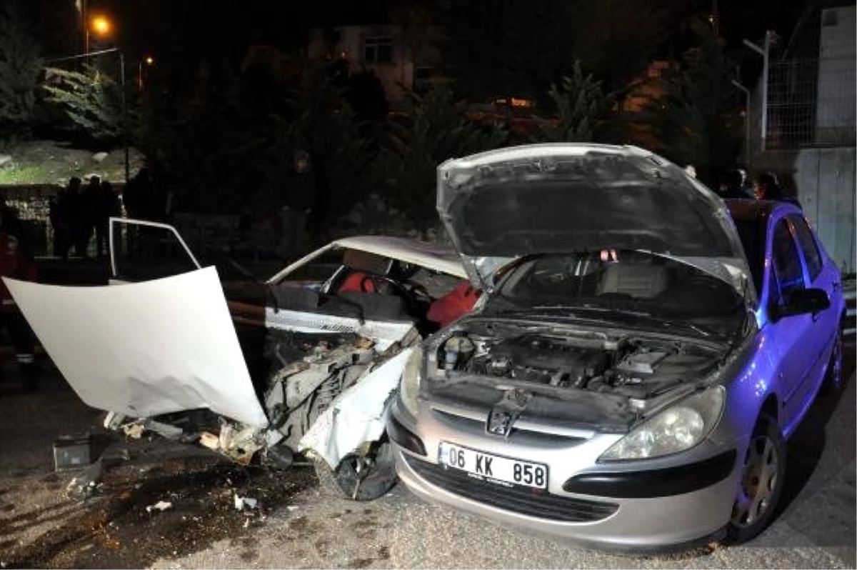 Ankara\'da Otomobil, 50 Metreden Uçtu: 2 Yaralı