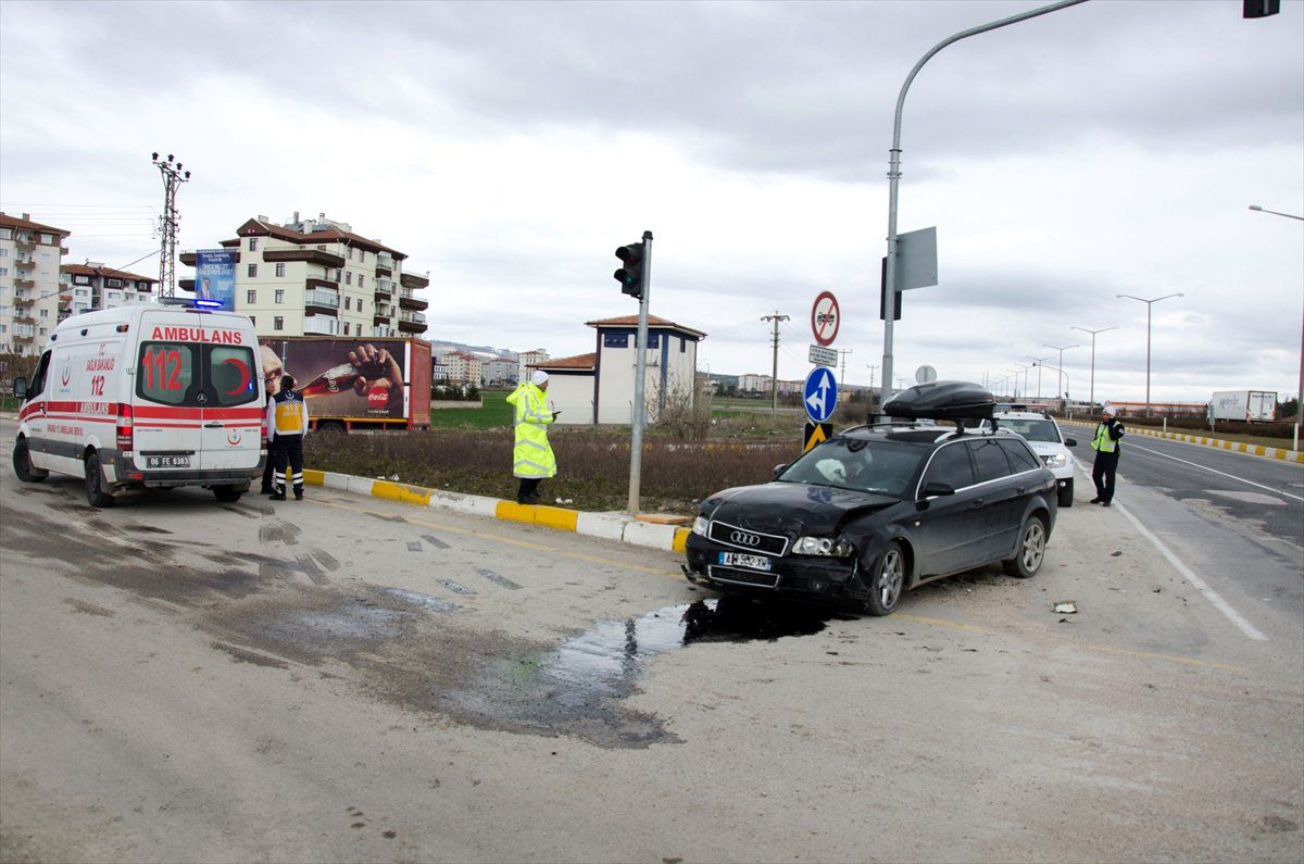Ankara\'da Trafik Kazası: 5 Yaralı
