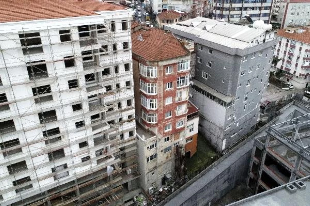 Bağcılar\'da Göreni Şaşkına Çeviren Binanın Havadan Fotoğrafları