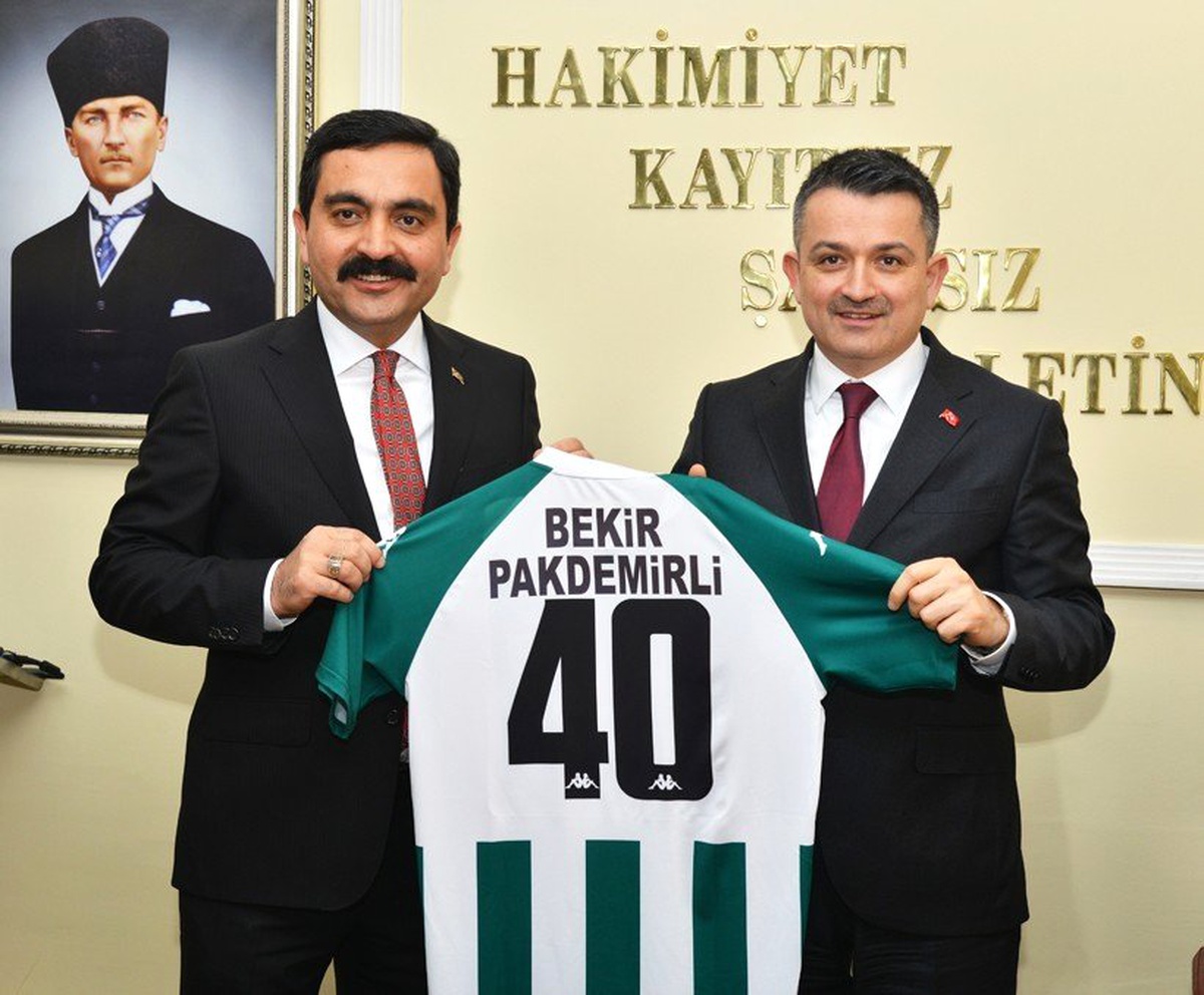 Bakan Pakdemirli: "2 Dakikalık Kuyruklara Laf Edenler Her Şeyi Kuyrukla Satıyor"