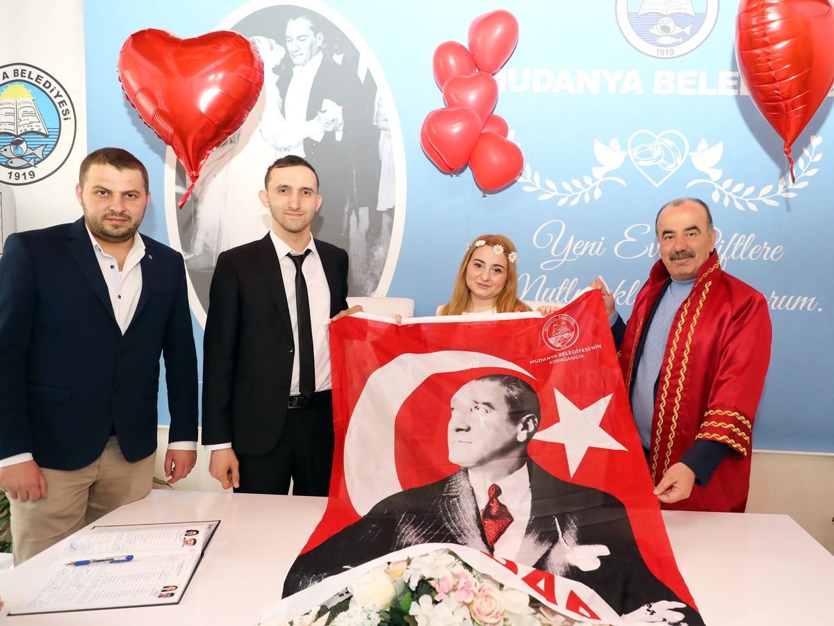 Başkan Türkyılmaz, Genç Çiftlerin Mutluluğuna Ortak Oldu