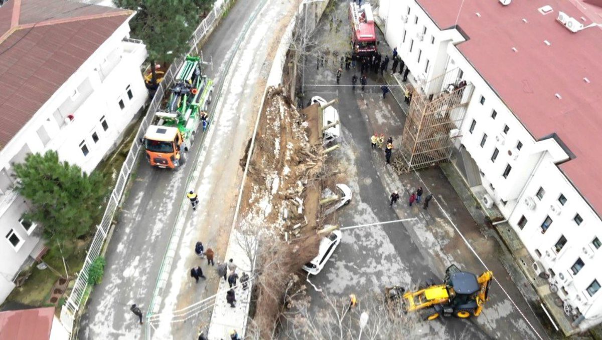 Beykoz\'da Çöken İstinat Duvarı Havadan Görüntülendi
