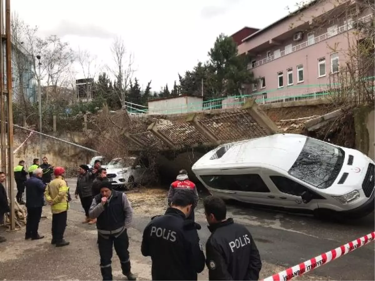 Beykoz\'da İstinat Duvarı Araçların Üzerine Çöktü (1)