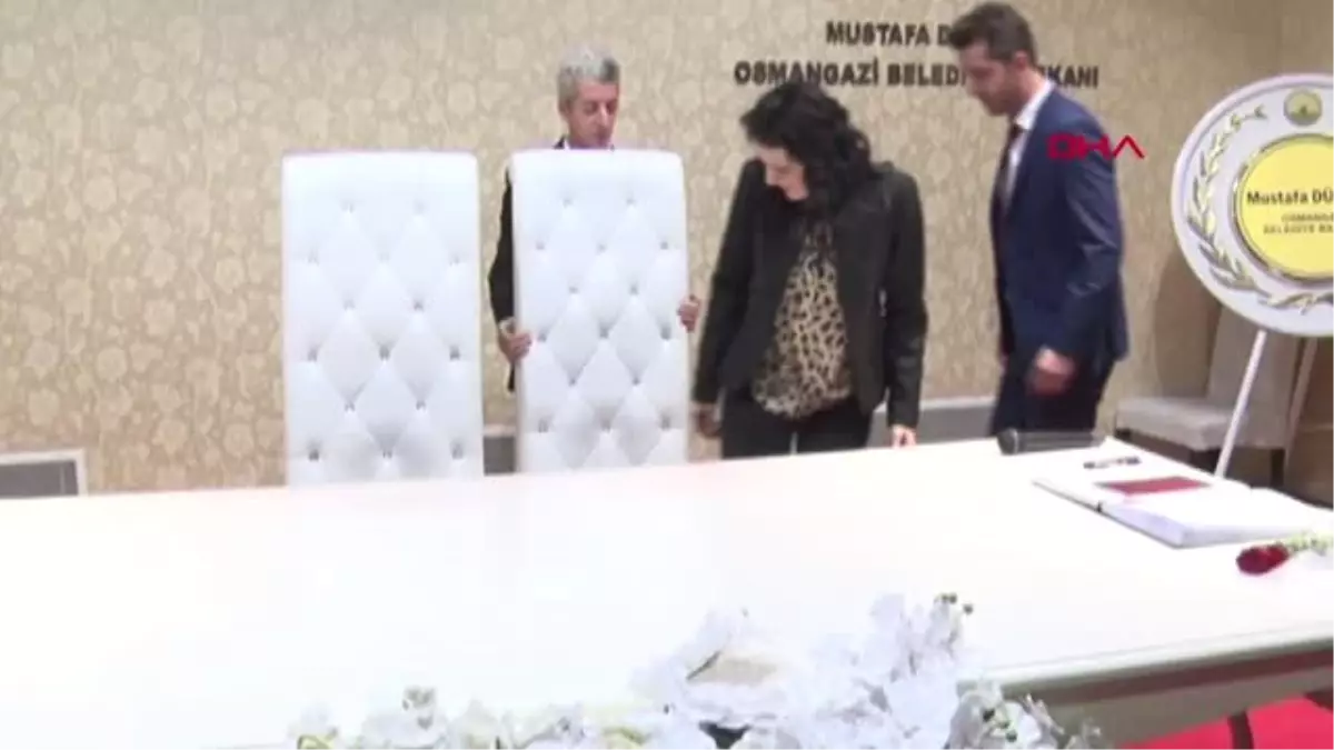 Bursalı Çift \'14 Şubat Saat 14.14\'de Evlendi