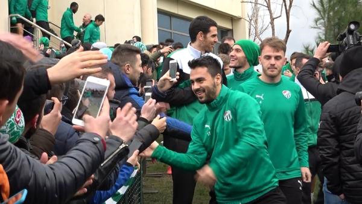 Bursaspor, Sevgililer Günü\'nde Taraftarıyla Moral Depoladı