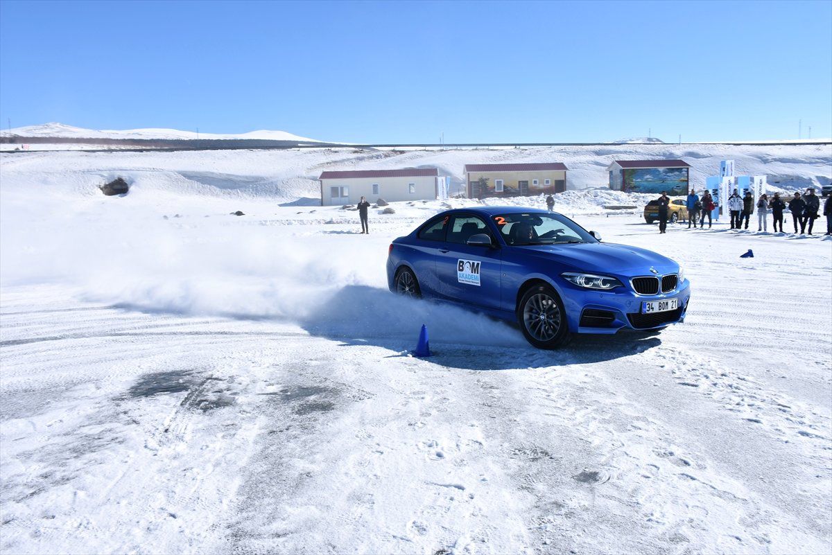 Buz Üstünde Heyecanlı Drift
