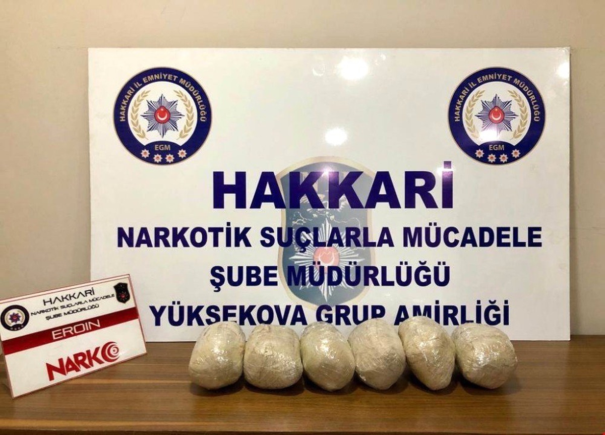 Caddeye Bırakılan Eroini Polis Fark Etti
