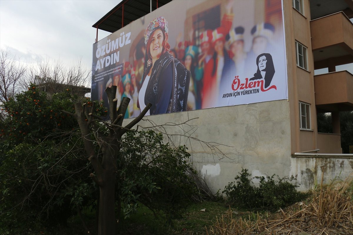 Çerçioğlu\'nun Afişleri İçin Ağaçların Kesildiği İddiası