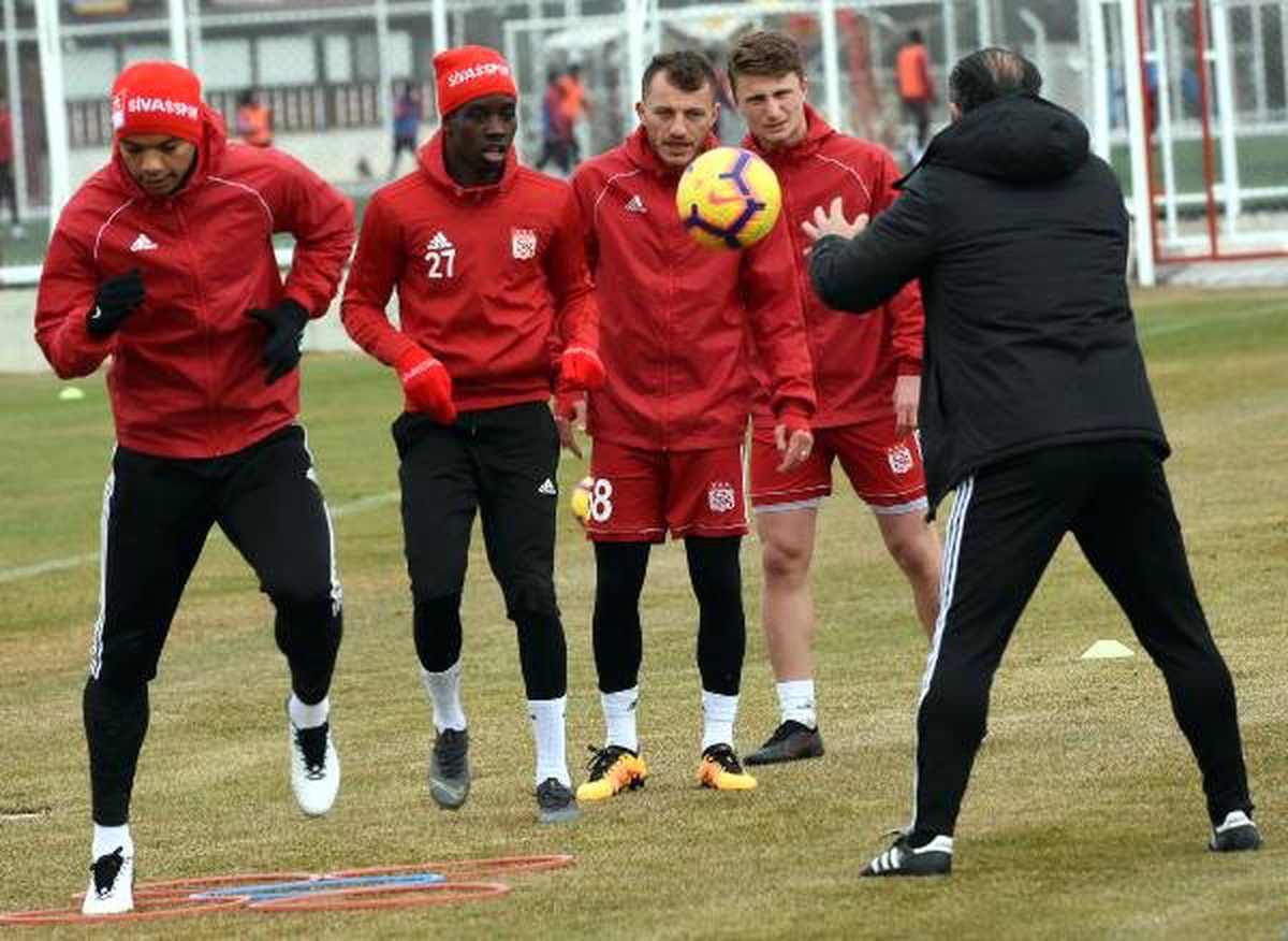 Demir Grup Sivasspor\'da Erzurumspor Maçı Hazırlıkları Sürüyor
