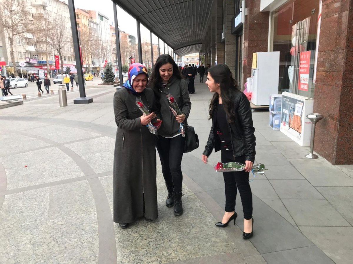 Doğa Cadde\'den Sevgililer Günü Jesti