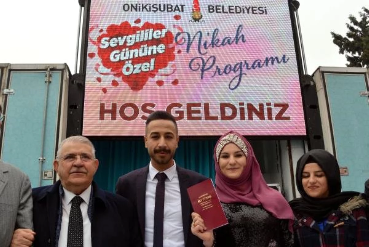 Doğum Günü, Evlilik Teklifi ve Nikahı, 14 Şubat\'a Sığdırdılar