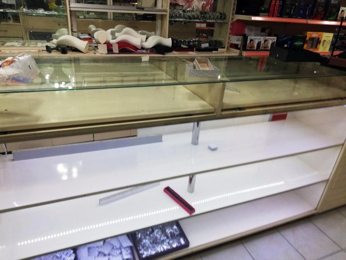 Duvarı Delip 120 Bin Liralık Gümüş Çaldılar