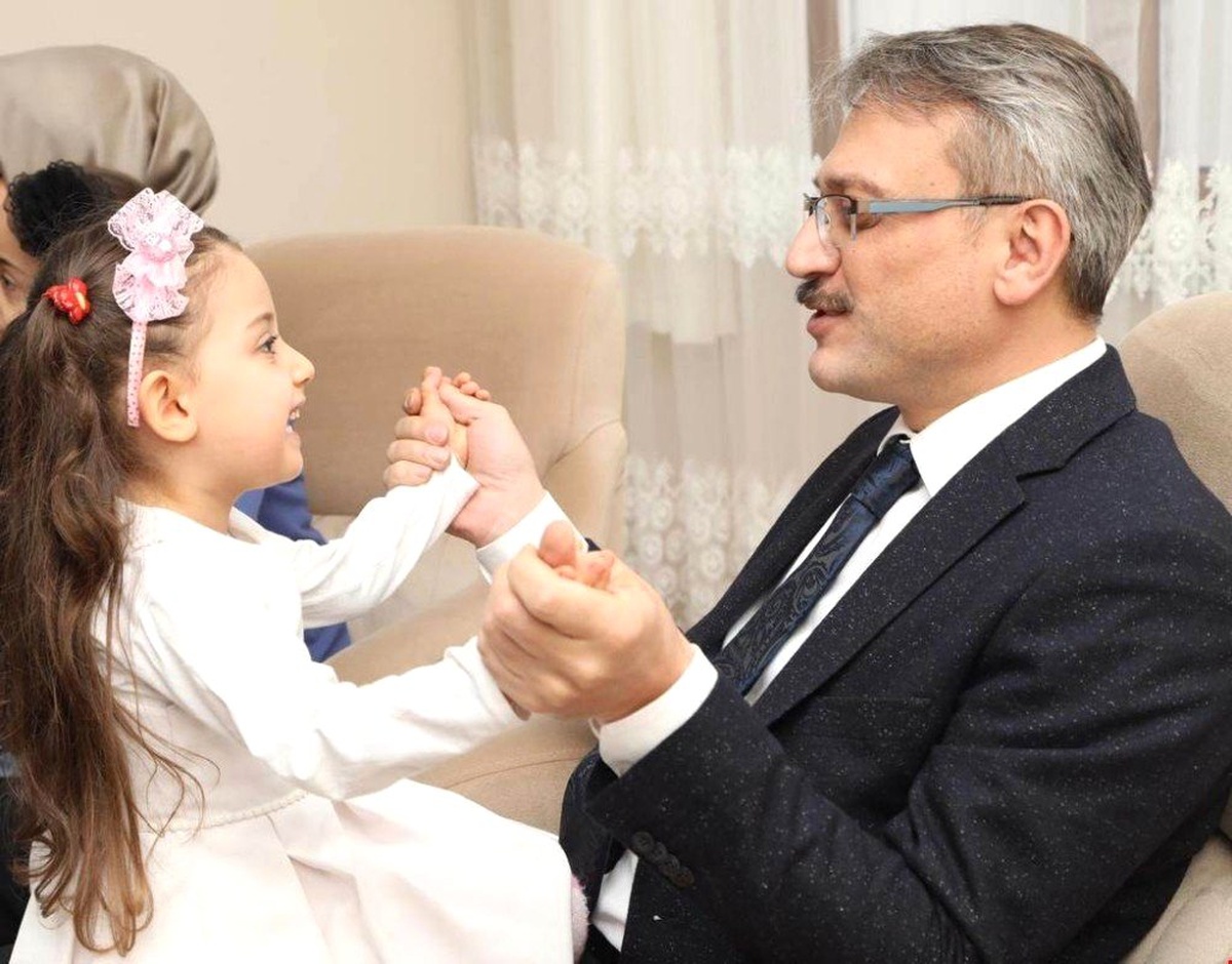 Ekinci Çifti, Şehit ve Gazi Ailelerini Ziyaret Etti